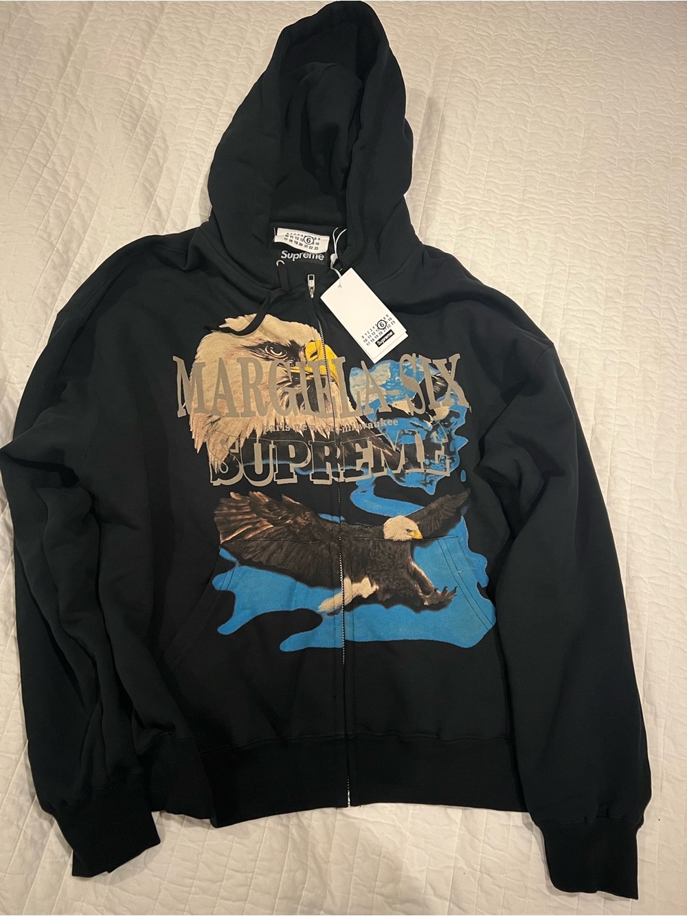 Supreme x MM6 Maison Margiela Eagle Zip Up Hooded Sweatshirt Black
Size: US S
Br